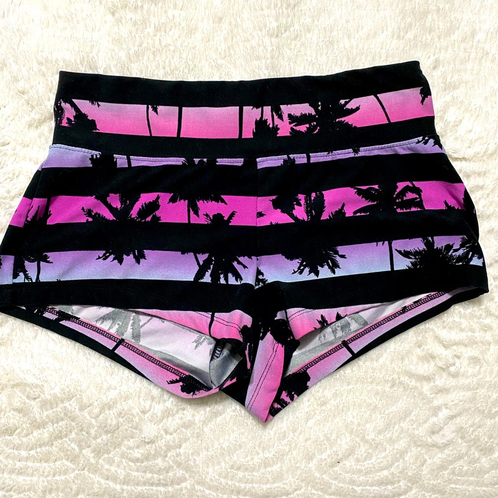 No Boundaries palm tree stripe junior crop shorts